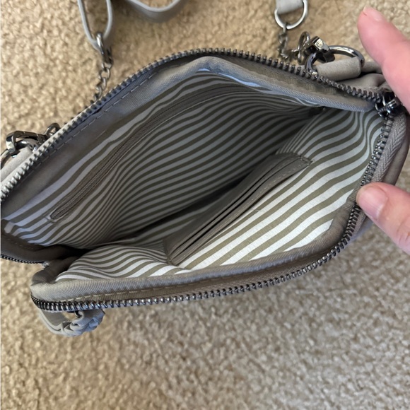 Rad Rev Crossbody “Pocket Bag” with Chain Strap - Picture 3 of 4